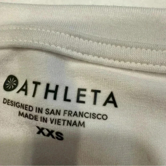 ATHLETA Womens S Essence Tee Cap Sleeve Twist  front  Short Sleeve dark Pink - Picture 5 of 8